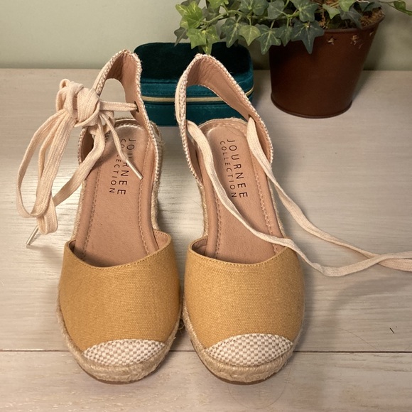 NWOT Journee Collection Monte Espadrilles - Picture 2 of 7